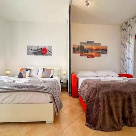 Betty Peschiera Apartment Peschiera del Garda