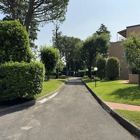Betty Peschiera Apartment *
